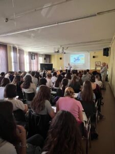 Scopri di più sull'articolo Conferenza in lingua inglese